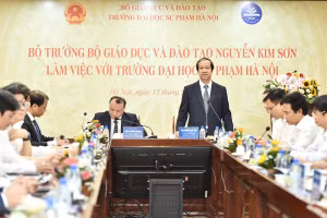 Bộ trưởng Nguyễn Kim Sơn phát biểu tại buổi làm việc.