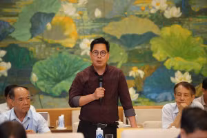 PGS.TS Trần Thành Nam phát biểu tại hội thảo lấy ý kiến chuyên gia về quản lý nhà nước đối với nhà giáo trong dự thảo Luật Nhà giáo diễn ra chiều 2/6. Ảnh: Xuân Phú.