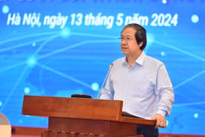 Bộ trưởng Bộ GD&ĐT Nguyễn Kim Sơn phát biểu tại hội thảo.