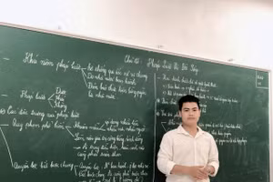 Thầy Trương Văn Minh trong giờ dạy Giáo dục công dân.