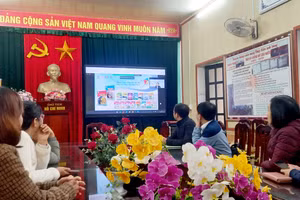 Giáo viên Trường THCS Thụy Liên dự Hội nghị giới thiệu SGK 9 sáng 20/3. Ảnh: NTCC.