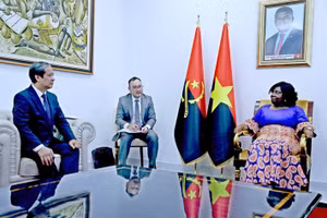 Bộ trưởng Nguyễn Kim Sơn làm việc với Phó Chủ tịch Đảng Phong trào Nhân dân Giải phóng Angola (MPLA) Luísa Damião.