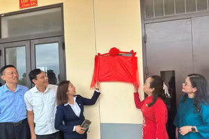 Quỹ Minh Đức tặng phòng học máy tính Trường THCS Nguyễn Trọng Bình (Hà Tĩnh) nhân dịp khai giảng năm học mới.