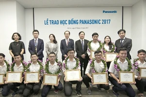 Sinh viên nhận học bổng Panasonic năm 2017