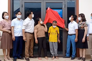 Báo GD&TĐ bàn giao ngôi nhà mới cho người đàn ông tật nguyền