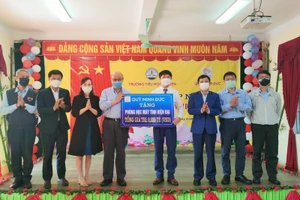 Quỹ Minh Đức tài trợ phòng học máy tính trị giá hơn 2,2 tỷ đồng