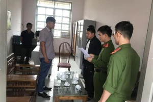 Cơ quan công an thi hành các quyết định tố tụng với nguyên Phó Giám đốc Văn phòng đăng ký đất đai huyện Thạch An Nông Văn Hoành.