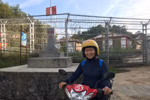 Nhà báo Đặng Thu Hà trong một chuyến đi công tác ở Hà Giang.