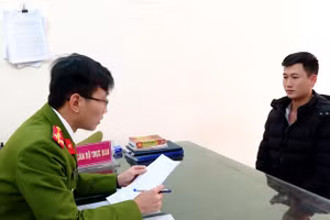 Cơ quan công an làm việc với 1 đối tượng có liên quan đến đường dây.