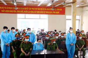 Các bị cáo tại phiên tòa xét xử.