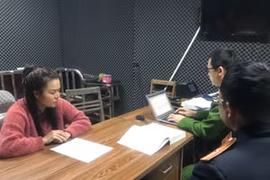 Cơ quan công an làm việc với Phạm Thị Hà.