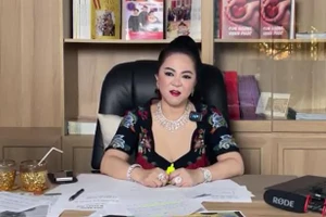 Bà Nguyễn Phương Hằng rong một buổi livestream.