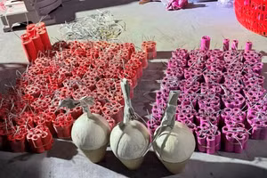 Tang vật cơ quan Công an huyện Tiên Lãng (Hải Phòng) thu giữ của các đối tượng sản xuất pháo nổ.