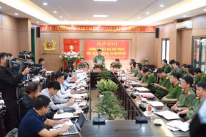 Quang cảnh buổi họp báo.