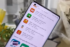 Nhiều ứng dụng vay tiền xuất hiện trên mạng.