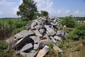 Hiện trạng Công ty Tú Mai khai thác đá trái phép. Ảnh: Hoài Lân.