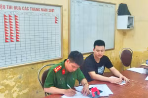 Đối tượng mang lệnh truy nã được cơ quan công an giải cứu.