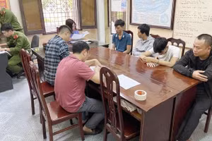 Các đối tượng có liên quan làm việc với cơ quan điều tra.