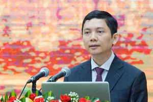 Ông Bùi Nhật Quang, Chủ tịch Viện Hàn lâm khoa học xã hội Việt Nam. 