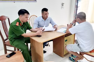 Ông T.V.Q. làm việc với cơ quan chức năng.