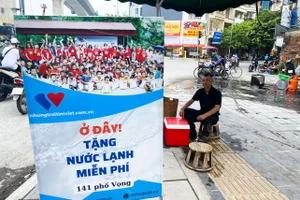 Điểm phát nước lạnh miễn phí của vợ chồng ông Nguyễn Quang Toàn.