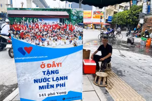 Điểm phát nước lạnh miễn phí của vợ chồng ông Nguyễn Quang Toàn.