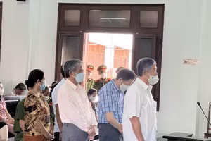 Các bị cáo tại phiên tòa xét xử. Ảnh: Hoài Luân