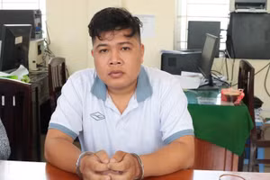 Trần Văn Hữu Tín tại cơ quan công an.