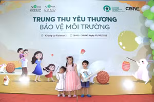 Các em nhỏ xúng xính váy áo vui đón Trung thu yêu thương – Bảo vệ môi trường.