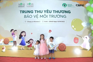 Các em nhỏ xúng xính váy áo vui đón Trung thu yêu thương – Bảo vệ môi trường.