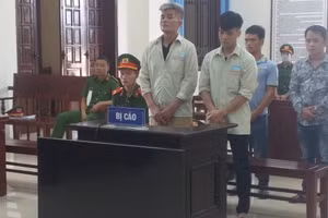 Các bị cáo tại phiên tòa xét xử.