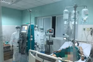 Bệnh nhân C. khi mới nhập viện được các y bác sĩ tích cực cứu chữa.