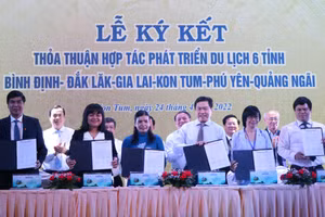 Ký kết thoả thuận hợp tác phát triển du lịch giữa Kon Tum và 5 tỉnh lân cận.