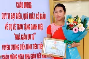 Cô giáo Y Lót luôn tâm huyết với giáo dục vùng biên.