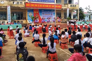 Trường Tiểu học Bế Văn Đàn tổ chức hoạt động ngoại khoá, giao lưu giữa các trường khi dịch Covid-19 chưa bùng phát. 