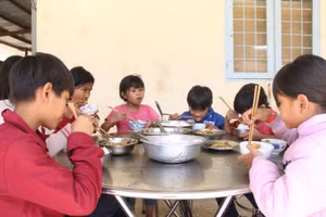 Học sinh huyện Kon Plông còn nhiều khó khăn, thiếu thốn.