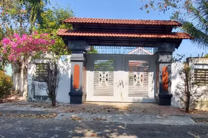 Căn nhà của vợ nguyên Bí thư Thành ủy Kon Tum có 4 mặt tiền.