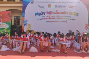 Các em thiếu nhi hưởng ứng cuộc thi vẽ tranh "Thiếu nhi Việt Nam - Mừng Đại hội Đoàn".