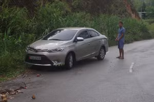 Nghi phạm thực nghiệm lại hiện trường.