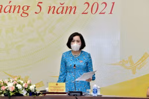 Bà Nguyễn Thị Thanh trả lời báo chí tại cuộc họp báo.