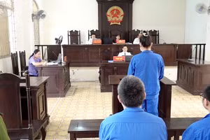 Quang cảnh phiên tòa. (Ảnh: Tiến Tầm)