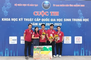 Giáo viên hướng dẫn và học sinh An Giang đoạt giải Nhất, giải Nhì Cuộc thi KHKT năm học 2022 - 2023. 