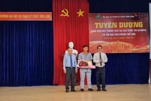 Trường Đại học SP Kỹ thuật Vĩnh Long tuyên dương sinh viên đoạt giải các Cuộc thi Olympic và Tin học văn phòng Thế giới.