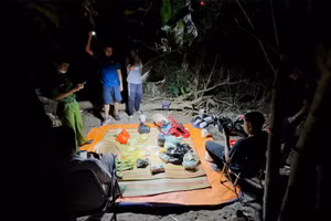 Hiện trường vụ đánh bạc (Ảnh: Tiến Tầm) 