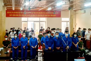 TAND An Giang xét xử đường dây đánh bạc gần 1.000 tỷ đối với 62 bị cáo.
