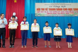 An Giang tổ chức Hội thi vẽ tranh dành cho học sinh thực hiện đề án 'Giải thưởng Mỹ thuật thiếu nhi Việt Nam'.