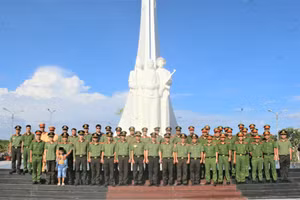 Tuổi trẻ Công an Kiên Giang ra quân Ngày Chủ nhật xanh tri ân các anh hùng liệt sỹ.