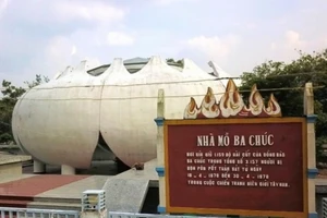 Nhà mồ Ba Chúc (thị trấn Ba Chúc, huyện Tri Tôn, tỉnh An Giang), nơi hiện còn lưu giữ 1.159 hộp sọ của người dân thường vô tội bị Pol Pot-Ieng Sary thảm sát.