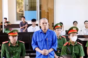 Trần Văn Nam trước tòa. (Ảnh: Tiến Tầm)