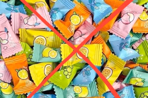 Học sinh cần tuyệt đối không mua/sử dụng các đồ ăn, thức uống không rõ nguồn gốc xuất xứ để tránh nguy cơ mất an toàn thực phẩm. 